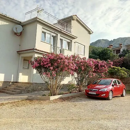 アパート Myrjam バスカ