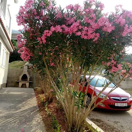 Myrjam アパート バスカ