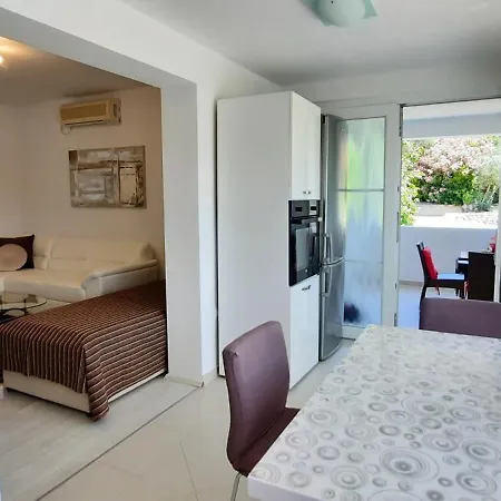 Myrjam Apartament *