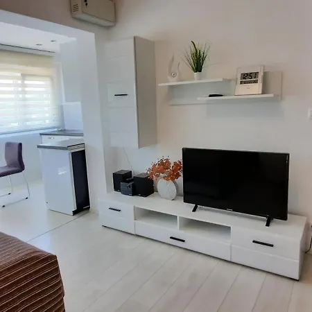 Myrjam Apartament *