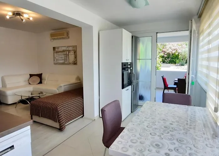 Myrjam Apartment *