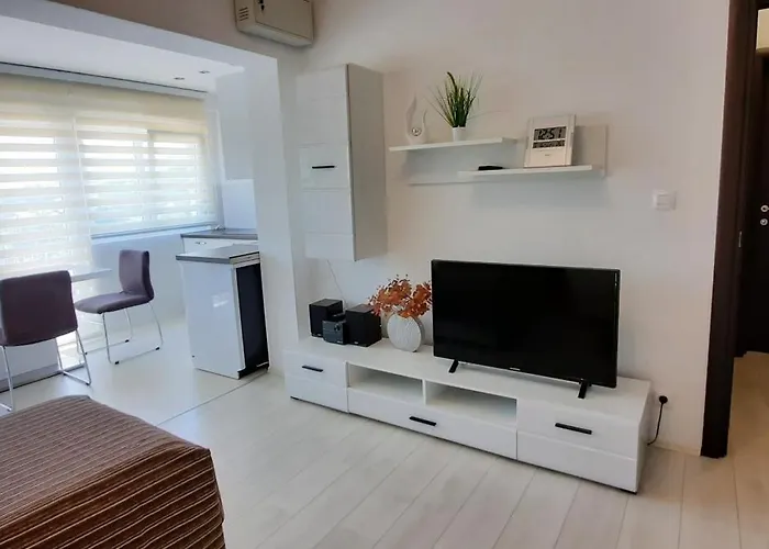 Myrjam Apartment *